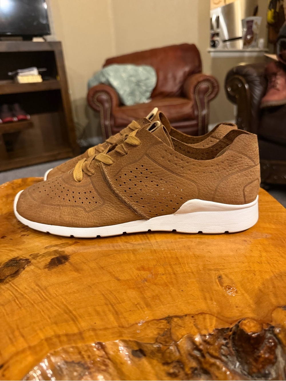 UGG Women's Tye Perforated Chestnut Nubuck Leather Sneaker Shoes Size 9